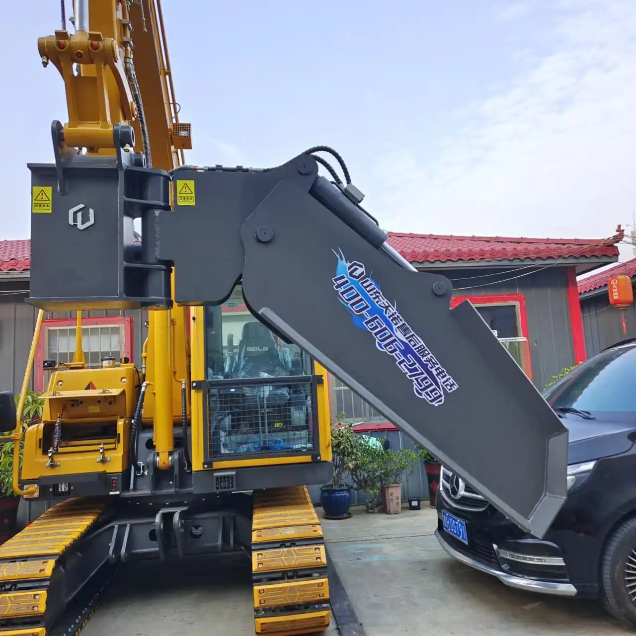 Walking Mode Of Excavator Railway Slope Cleaning Machine